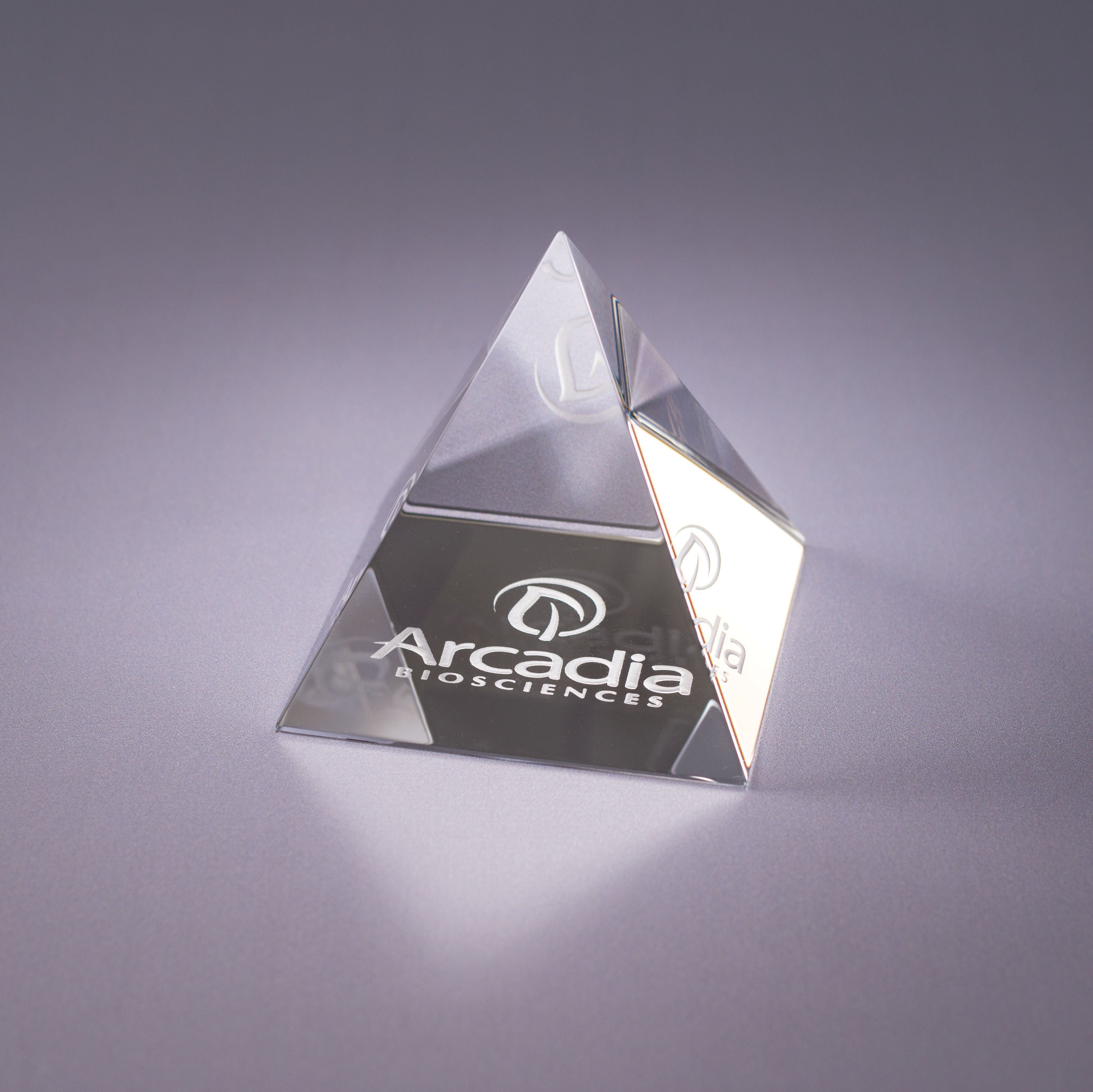 Pyramid paperweight – Cristaux Shop
